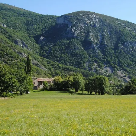 Le Hameau Des Liesses Bed & Breakfast Châteauneuf-Miravail