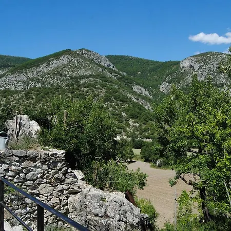 Le Hameau Des Liesses Bed & Breakfast *